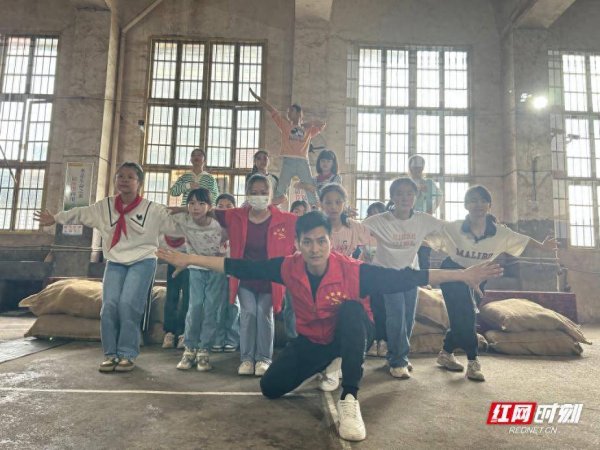 双融优配 湖南交通工程学院教师何学成：乡村孩子的“艺术童伴”