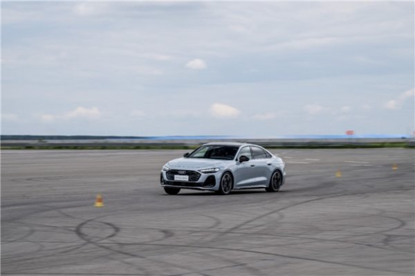 双盈策略 一汽奥迪A5L: 混动quattro双动力革新来袭!